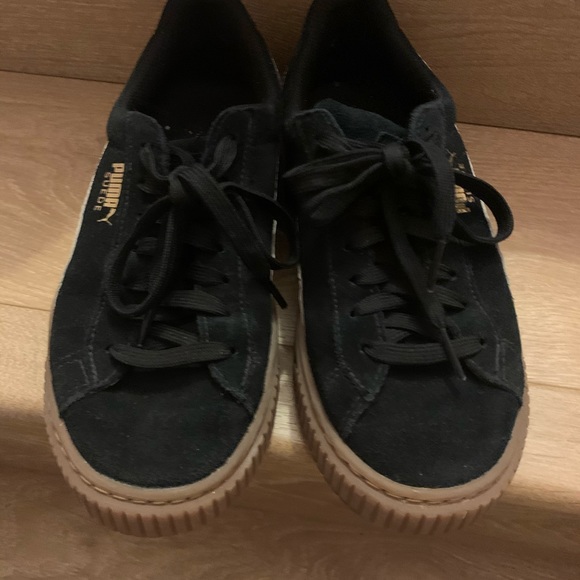 2 shoes - Picture 2 of 4